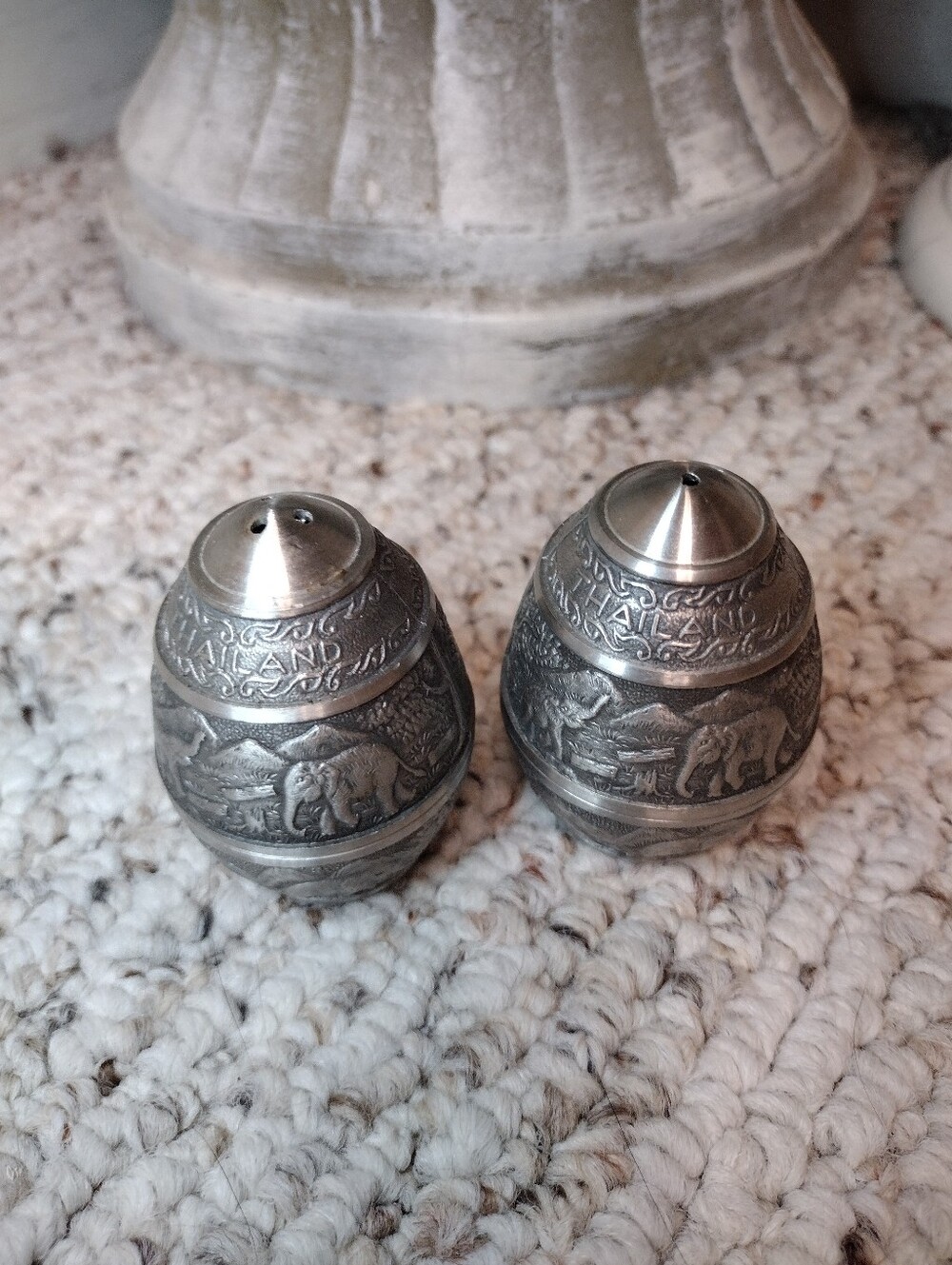 Vintage Silver "Thailand" Salt & Pepper Skakers With Engraved Elephant Design - Picture 2 of 4